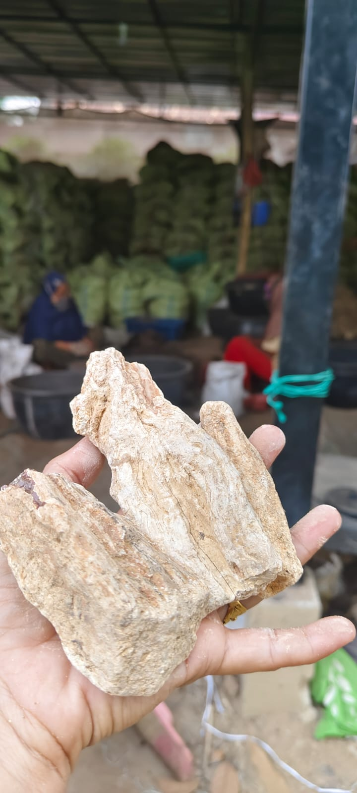 Damar Batu — Bombay Quality